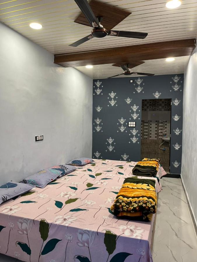 Shri Gamya Guest House Ujjain Ngoại thất bức ảnh